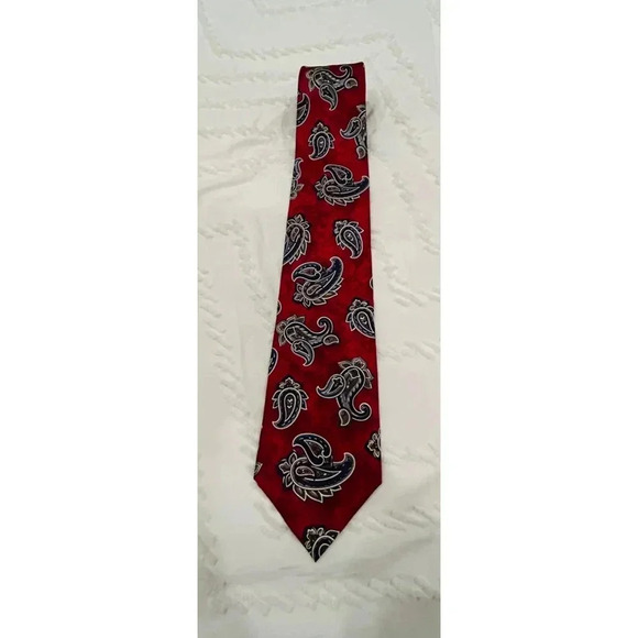 Men's Burnham Ltd Red Paisley Silk Tie
Classic handmade - Picture 2 of 4